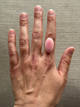 Load image into Gallery viewer, Pink Conch Shell Oval #10 Custom Ring