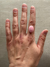 Load image into Gallery viewer, Pink Conch Shell Oval #14 Custom Ring