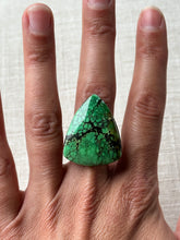 Load image into Gallery viewer, Lime Green Hubei Custom Ring
